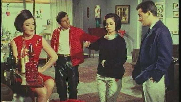 Σπάνιες φωτό: Η Τζένη Καρέζη, κούκλα και κομψή, κουμπάρα στον γάμο της Κατερίνας Γώγου το 1967