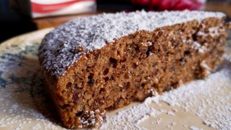 Συνταγή για τέλειο φθινοπωρινό κέικ με μπαχαρικά, φρούτα και σοκολάτα - Χωρίς μίξερ