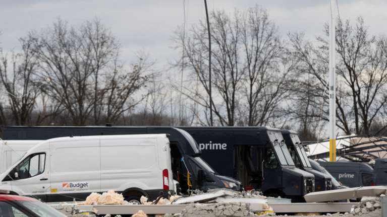 Σαρωτικοί ανεμοστρόβιλοι στις ΗΠΑ: Τουλάχιστον 2 οι νεκροί εργαζόμενοι της Αmazon που εγκλωβίστηκαν σε αποθήκη