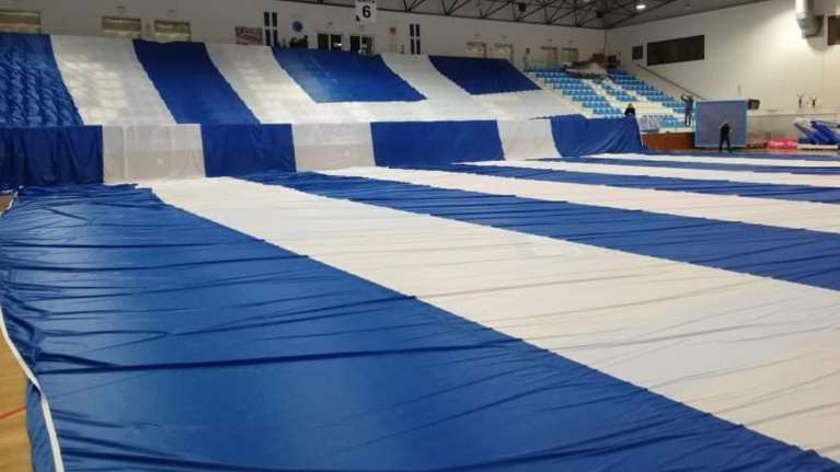 Επέτειος 25ης Μαρτίου - Σημαία για... Γκίνες στη Σαντορίνη [εικόνα]