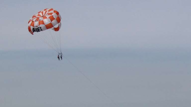 Τραγωδία στη Ρόδο: Αδέλφια 15 και 13 ετών τα θύματα του δυστυχήματος στη Λίνδο - Εκαναν parasailing και έπεσαν στα βράχια