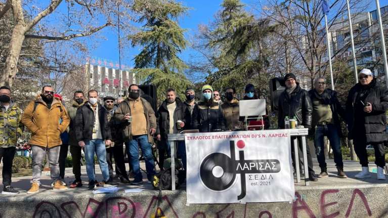 Διαμαρτυρία μετά μουσικής: Λαρισαίοι dj’s ζητούν αποζημιώσεις λόγω απαγόρευσης της μουσικής [Βίντεο]