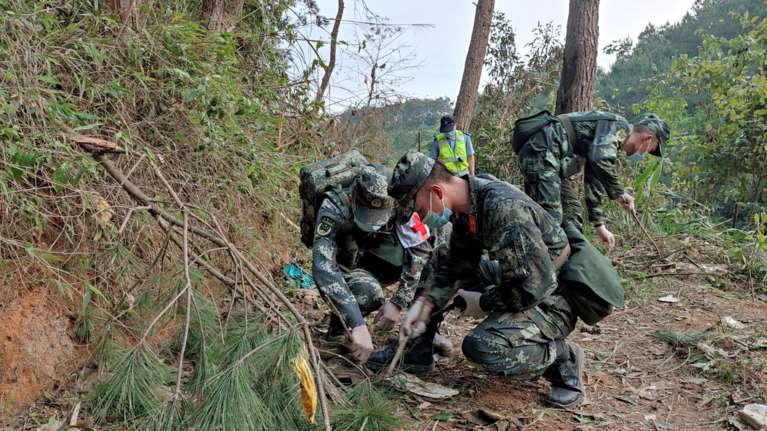 Τραγωδία με πτώση αεροπλάνου στην Κίνα: &quot;Απίθανο να υπάρχουν επιζώντες&quot; - Τα ασυνήθιστα δεδομένα