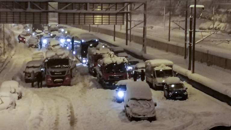 Πώς η &quot;Ελπίδα&quot; έγινε &quot;Μήδεια&quot;: Βούλιαξε στο χιόνι ο κρατικός μηχανισμός - Ερχονται καμπάνες για το φιάσκο στην Αττική Οδό