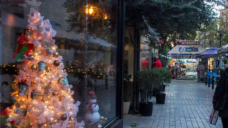 Κλειδώνει το άνοιγμα του λιανεμπορίου στις 14 Δεκεμβρίου – Πρεμιέρα για τα εποχικά – Διχασμένοι οι ειδικοί