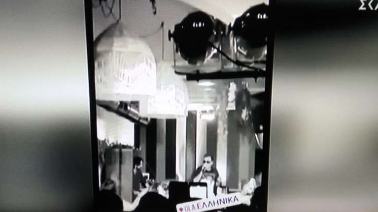 &quot;Που ‘σουν μικρή μου μέλισσα;&quot; - Κορονο-πάρτι με live Μπίγαλη στην Τήνο: &quot;Καμπάνα&quot; 3.000 ευρώ [βίντεο]