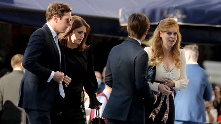 Πριγκίπισσες Βεατρίκη - Ευγενία: Η κακοντυμένη με το Gucci φόρεμα και αυτή που αντέγραψε τη νύφη