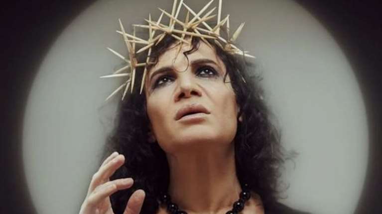 Αποσύρεται η φωτογράφιση του Παντελή Καναράκη ως Ιησούς Χριστός μετά τον σάλο - Μηνύσεις 7 ιερέων