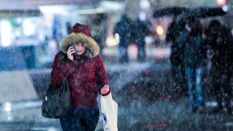 Συναγερμός για την κακοκαιρία &quot;Ελπίδα&quot;: &quot;Οχι&quot; σε άσκοπες μετακινήσεις το επόμενο 48ωρο - Πρωτόγνωρες χιονοπτώσεις