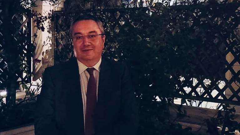 Εντονη αντίδραση της Ιεράς Συνόδου για ανάρτηση του Ηλία Μόσιαλου για την Παναγία, τον κρίνο και τον κορονοϊό