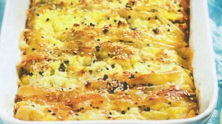 Η συνταγή από την Αργυρώ Μπαρμπαρίγου: Η κοτόπιτα της...τεμπέλας - Γευστική και πανεύκολη