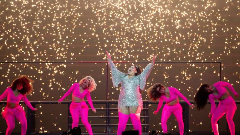 Eurovision 2021: Ποια είναι η 18χρονη Destiny που σαρώνει &quot;ενοχλώντας&quot; με την παρουσία της