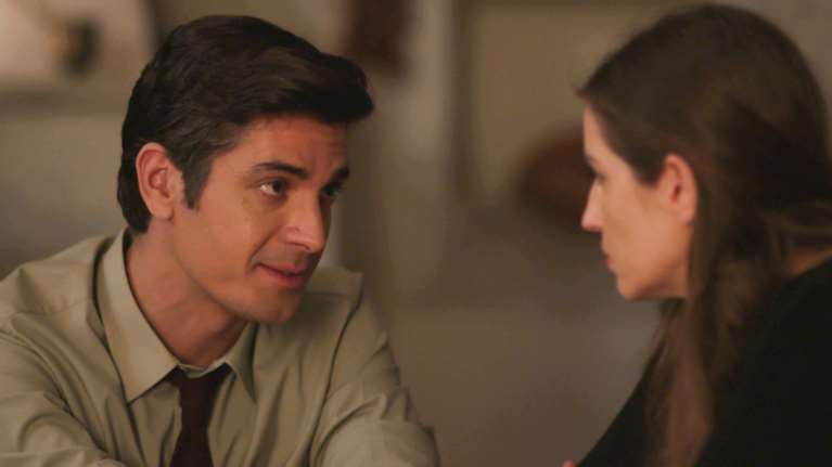 Άγριες Μέλισσες: Ο Λάμπρος μαθαίνει ότι ο Βόσκαρης βίαζε την Ελένη