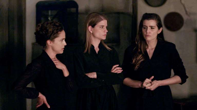 Άγριες Μέλισσες: Κουρής και Παπασπηλιόπουλος φέρνουν τα πάνω κάτω στις ζωές της Ελένης και της Ασημίνας