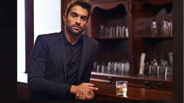 Είναι okay που βγαίνω μόνος μου για ποτό;