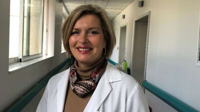 Γκάγκα: &quot;Δεν έχω καμία παρενέργεια μέχρι τώρα&quot; – Την Τρίτη ξεκινά ο εμβολιασμός στην περιφέρεια