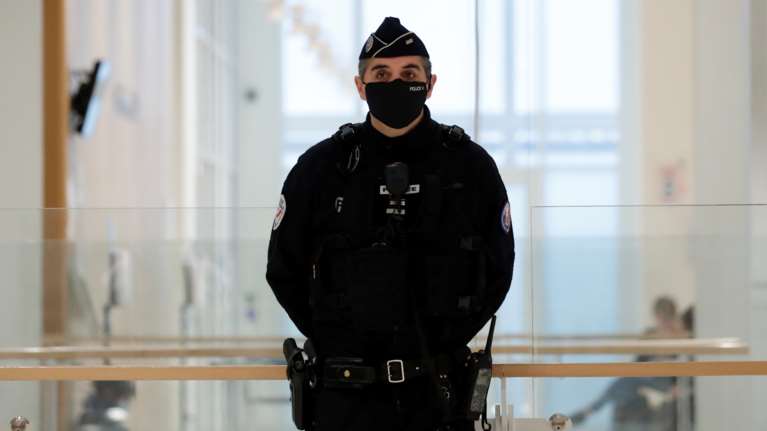 Τρόμος στην Γαλλία: Αυτοκίνητο εισέβαλε σε εκκλησία τραυματίζοντας τρεις ανθρώπους - Ο οδηγός μπέρδεψε το γκάζι με το φρένο