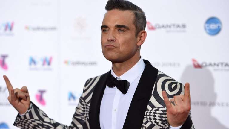 Ο Ρόμπι Γουίλιαμς στη Μύκονο: Πήγε σε γνωστό μπαρ και ζήτησε να μην τον φωτογραφίσει κανείς [Εικόνες]