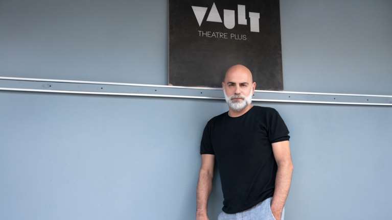 Σκληρή ανάρτηση Δημήτρη Καρατζιά κατά Κούγια "Η φυσιολογική σας οικογένεια δεν σας "τακούνιασε";