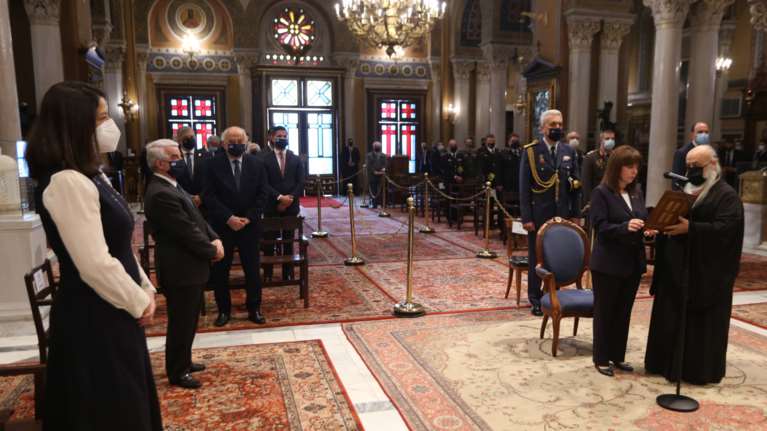 Κυριακή της Ορθοδοξίας: Με μέτρα τελέστηκε η Θεία Λειτουργία - Στην Μητρόπολη Αθηνών η Σακελλαροπούλου [εικόνες]