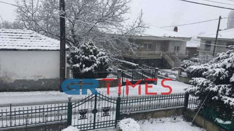 Στα λευκά "ντύθηκε" η Δυτική Μακεδονία - Πού χιονίζει αυτή την ώρα [βίντεο]