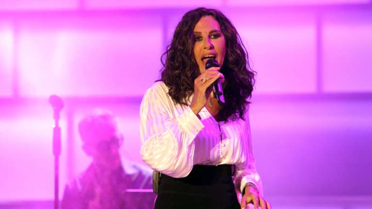 Ελευθερία Αρβανιτάκη: Ο πατέρας μου πέθανε όταν ήμουν 10, αλλά τον είχα σβήσει ήδη από τη μνήμη μου