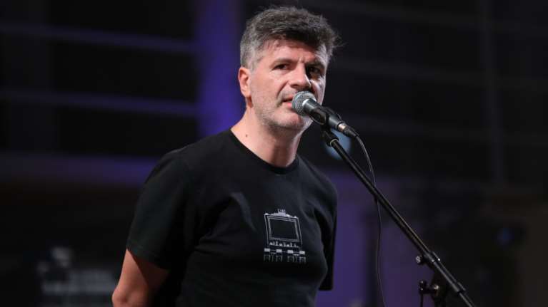 Παρέμβαση-κόλαφος του Φοίβου Δεληβοριά για Κούγια-Λιγνάδη: Mπερδεύουν την ομοφυλοφιλία με την παιδεραστία που είναι έγκλημα