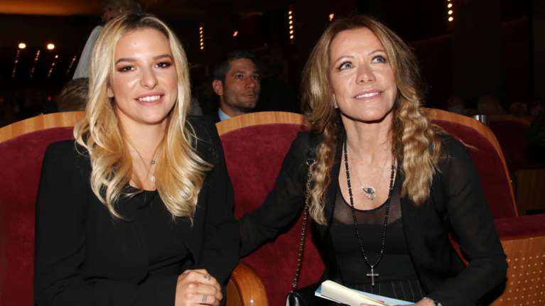 Εριέττα Κούρκουλου: Η εγκυμονούσα δείχνει το τατουάζ με το πρόσωπο της μητέρας της Μαριάννα Λάτση