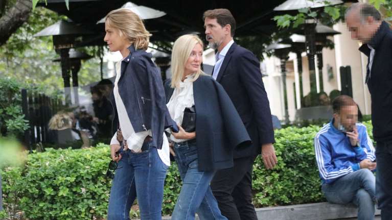 Μαρί Σαντάλ-Τατιάνα Μπλάτνικ: Tα smart - chic πρωινά looks στην Αθήνα με denim και λευκά πουκάμισα