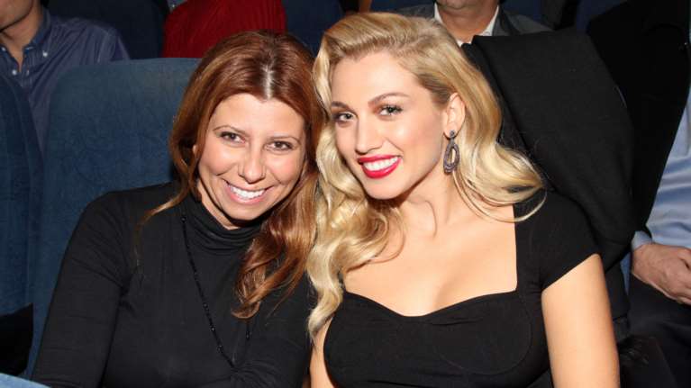 Κόλαφος για την Σπυροπούλου η Ζήνα Κουτσελίνη: Με έδιωξε δύο εβδομάδες μετά τον θάνατο του αδελφού μου