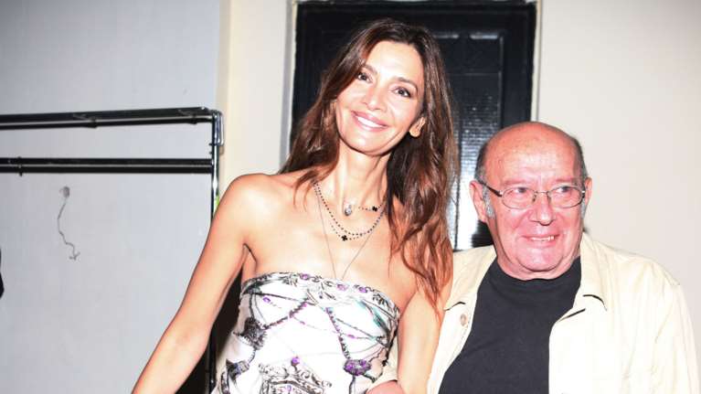 Κατερίνα Λέχου: Μαυρισμένη και λαμπερή εμφάνιση με scarf top - Η στιλιστική πρόταση