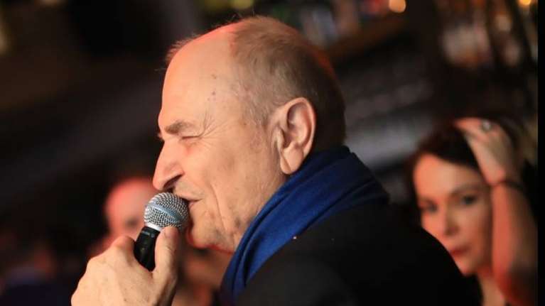 Χάρης Γαλανός: Έχασε τη μάχη με τον κορονοϊό ο τραγουδιστής του Elysee