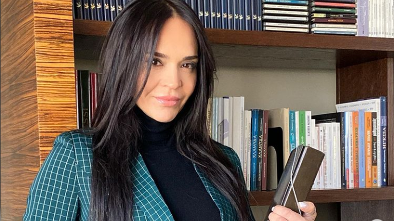 Νικολέττα Καρρά: Η τεράστια αλλαγή στην εξωτερική της εμφάνιση - Τέλος τα μακριά μαλλιά