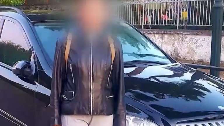 Αστυνομικός στη Βουλή: "Τον κατήγγειλα αλλά τον άφησαν ελεύθερο, απειλούσε να με σκοτώσει", λέει η σύζυγός του