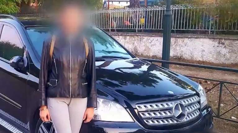 Ανατροπή: Δεν αποκλείεται δίωξη και για τη σύζυγο του αστυνομικού της Βουλής- Τα αδικήματα που βαραίνουν την 35χρονη