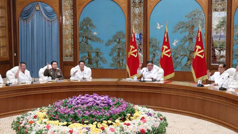 Σε κατάσταση συναγερμού η Β.Κορέα: 24χρονος αποστάτης το πρώτο κρούσμα κορονοϊού - Σε αποκλεισμό η πόλη Καεσόνγκ