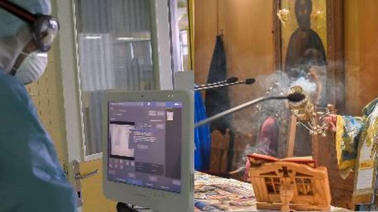 Κορονοϊός: Σοκ με 40 νεκρούς μέσα σε λίγες ώρες - Έχασε τη μάχη και ο Μητροπολίτης Λαγκαδά