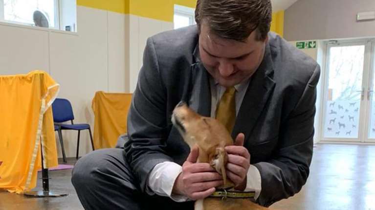 Βρετανία: Συντηρητικός βουλευτής αποκαλύπτει ότι είναι τρανς - Η αντίδραση Τζόνσον και οι αποκαλύψεις για βιασμό