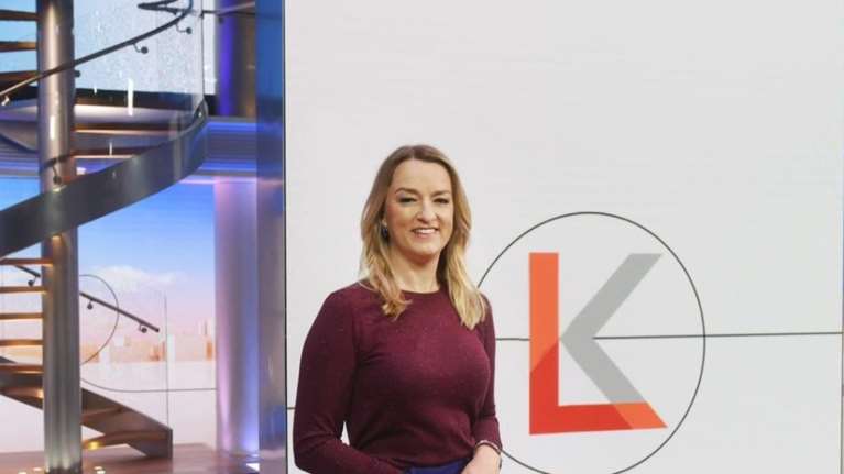 &quot;Η συνέντευξη φαίνεται πως τάραξε την Ντάουνινγκ Στριτ&quot; - Δηκτικό σχόλιο από τη δημοσιογράφο που μίλησε ο Μητσοτάκης