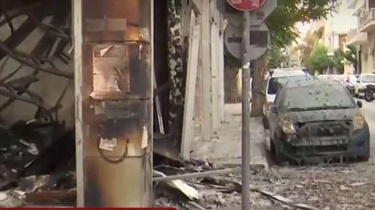 Ολική καταστροφή στα Κάτω Πατήσια: Βομβαρδισμένο τοπίο μετά από φωτιά σε κατάστημα επίπλων - Ζημιές σε όλη τη γειτονιά