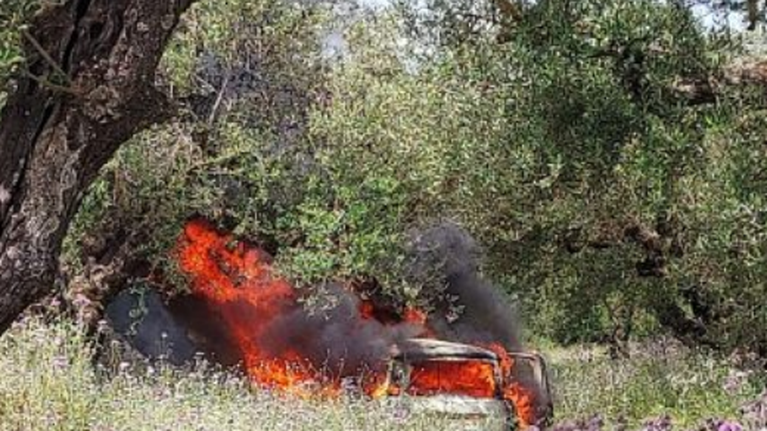 Δολοφονία Ζάκυνθος: Βρέθηκε και δεύτερο καλάσνικοφ στο καμμένο αυτοκίνητο των εκτελεστών του 54χρονου