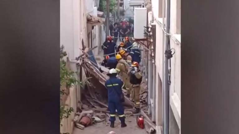 Τραγωδία στη Σάμο: Αυτό είναι το σοκάκι όπου τα δύο παιδιά βρήκαν τον θάνατο από τον σεισμό [Βίντεο]