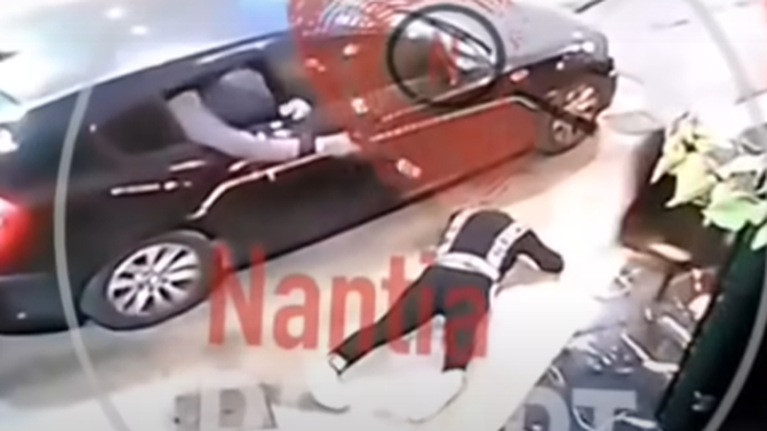 Μαφιόζικη εκτέλεση στη Νίκαια: Βίντεο - ντοκουμέντο από τη στιγμή της δολοφονίας του 35χρονου Αλβανού [σκληρές εικόνες]