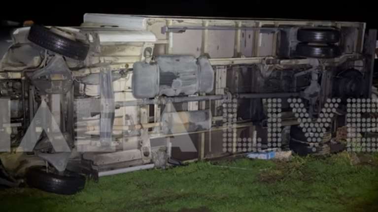 Ανεμοστρόβιλος στον Πύργο: Έφυγαν στέγες, έσπασαν τζαμαρίες, αναποδογύρισε φορτηγό [εικόνες-βίντεο]