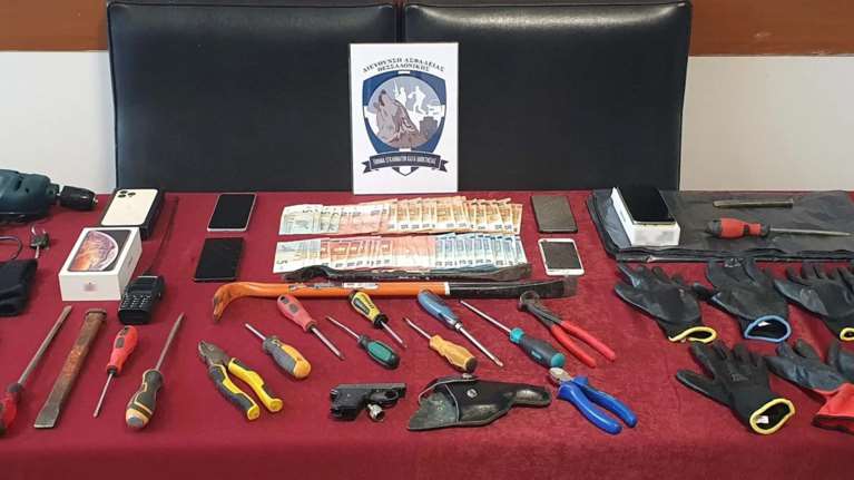 Θεσσαλονίκη: Συμμορία με... ειδικότητα τα "ριφιφί" - 17 διαρρήξεις με λεία άνω των 138.000 ευρώ [εικόνες]