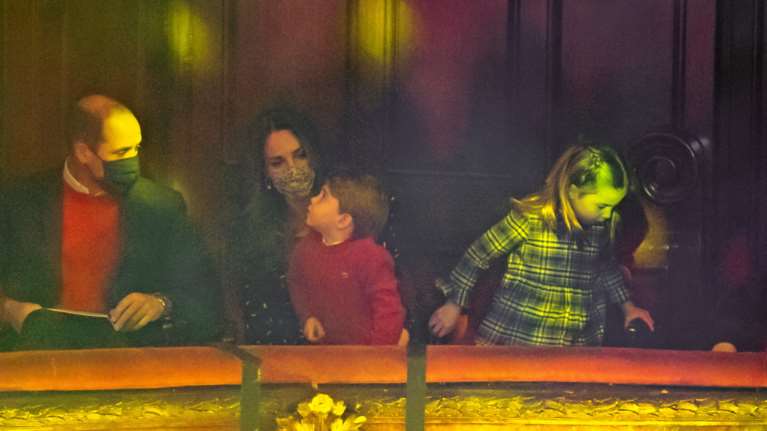 Η Κέιτ σε νευρική κρίση: Η ατίθαση πριγκίπισσα Σάρλοτ έχει βασιλική αυτοπεποίθηση