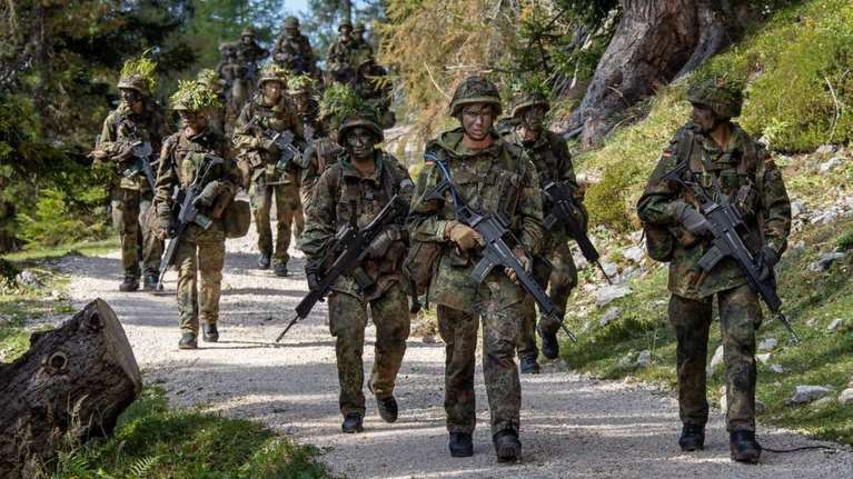 Spiegel: Μυστική έκθεση Γερμανού στρατηγού - &quot;Να είμαστε έτοιμοι για πόλεμο με τη Ρωσία, είναι πολύ πιθανό&quot;