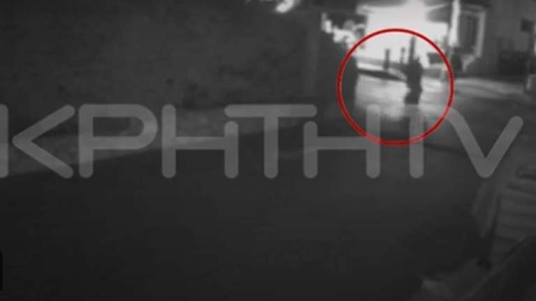 Βίντεο σοκ: Μηχανή παρασύρει 75χρονο Γερμανό τουρίστα που περνούσε διάβαση στο Ρέθυμνο - Ακαριαίος ο θάνατός του