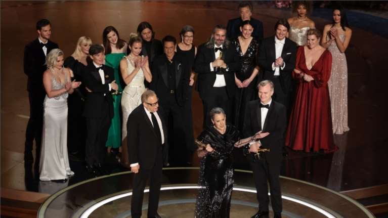 Τέσσερα Όσκαρ για το &quot;Poor things&quot; του Λάνθιμου, θρίαμβος για την Έμμα Στόουν: &quot;Γιώργο, σ&#39; ευχαριστώ για το δώρο ζωής&quot;