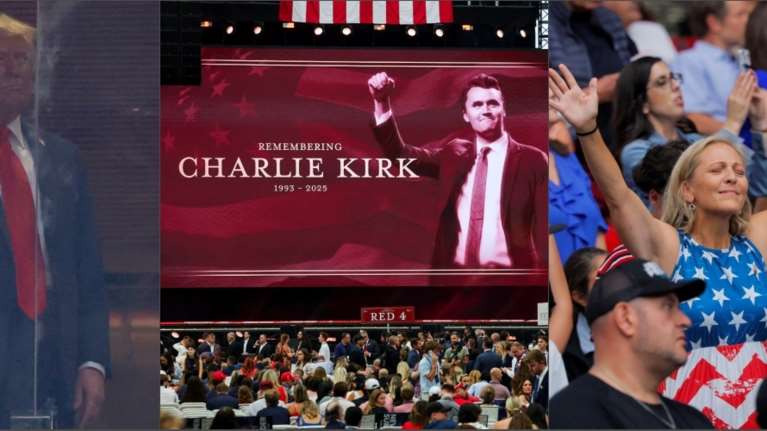 Live η τελετη για τον Τσάρλι Κερκ: Χιλιάδες άνθρωποι στον τελευταίο αποχαιρετισμό στην Αριζόνα - Στο στάδιο και ο Ντόναλντ Τραμπ